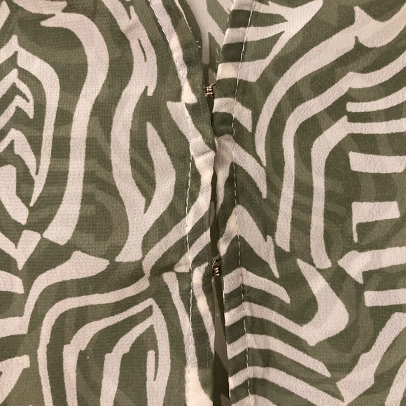 XS Abercrombie Blouse - Picture 3 of 5